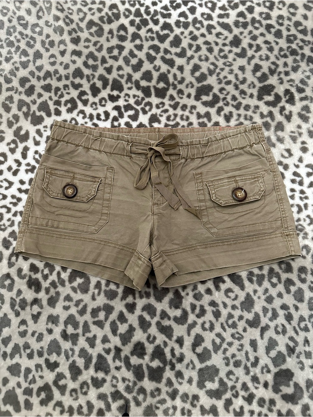 Y2K American Eagle Low Rise Utility Cargo Shorts in Green Size 2 Women’s - Picture 4 of 17